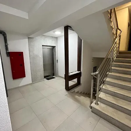 Appartement In & Out Apartment, Free Garage *